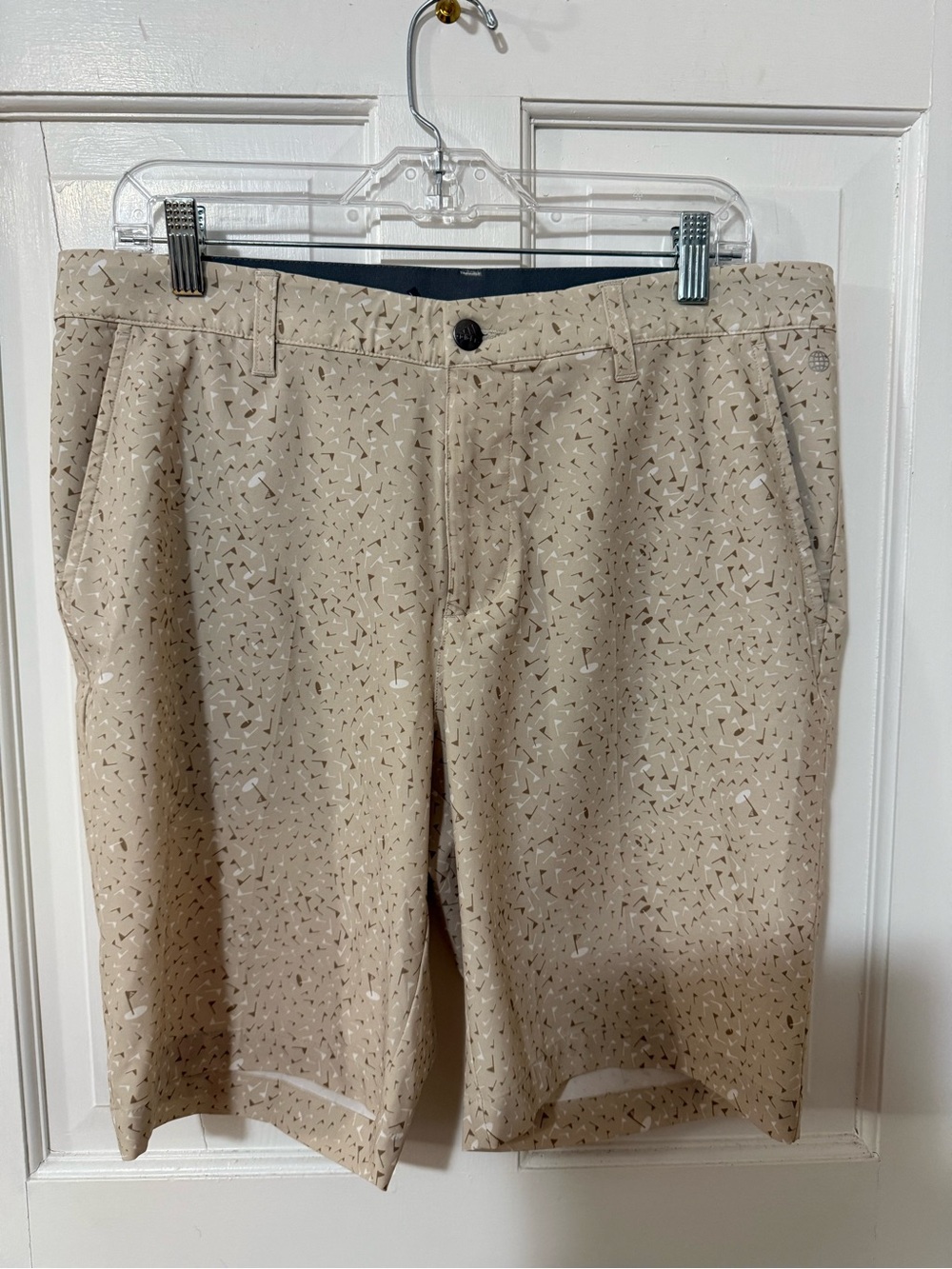 Adidas women’s Beige Patterned Golf Shorts-size 32 inches
